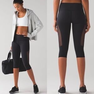 Lululemon Reveal Crop (15")
Black size 2 XXS